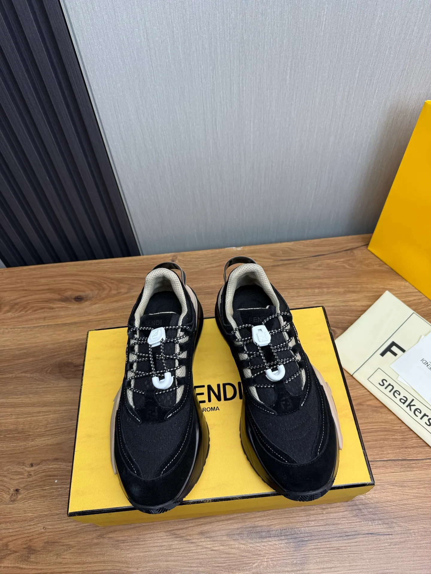Men's men's shoes 💰560💰 Fendi [Fendi] hot style is on the market 🔥Fashionable casual men's shoes 🔱 Made of original brand fly knit fabric. Original cowhide + breathable mesh lining + sheepskin feet. Perfect shape and top quality, you deserve it 🔜Original rubber outsole, ultra-light, non-slip and wear-resistant 👣 Standard size 38-44